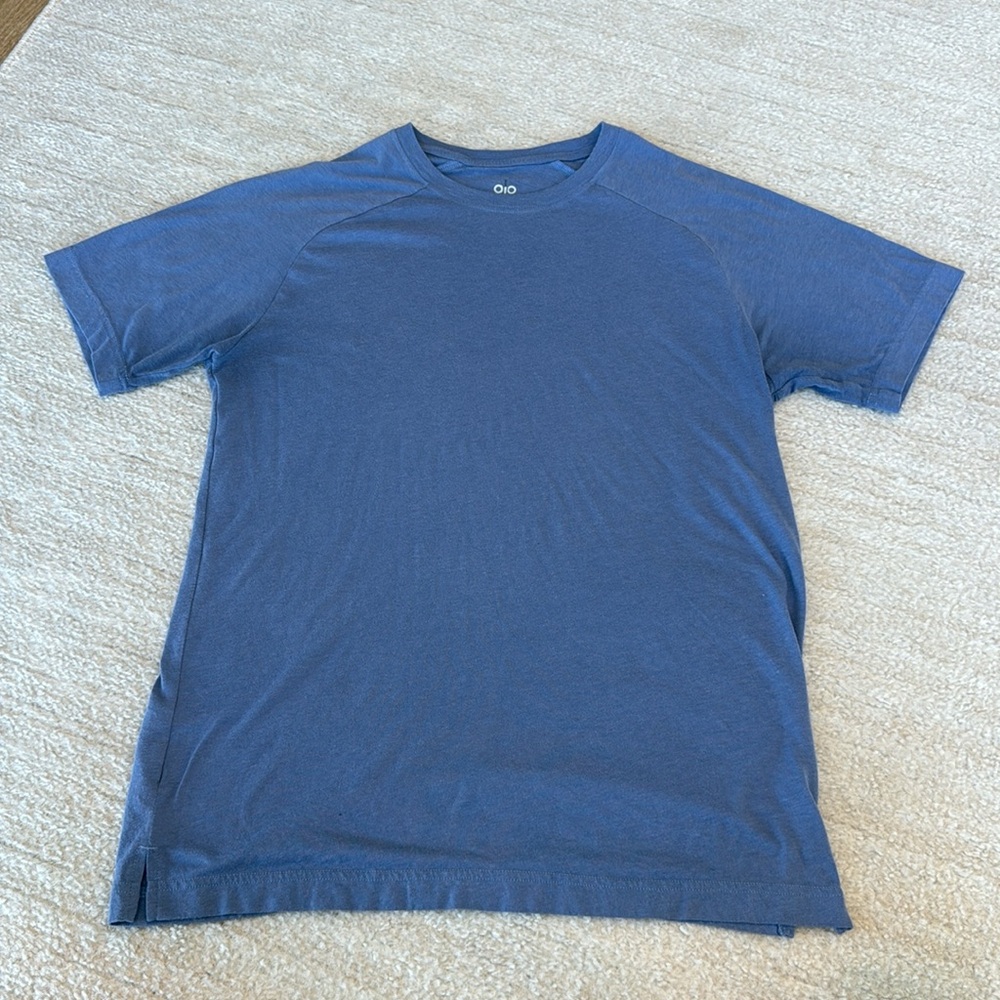 Men’s alo yoga triumph t shirt size M color bluestone